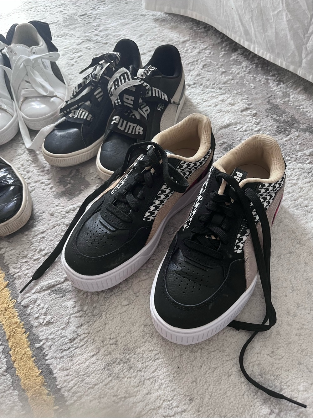 Lot of pumas sneakers sz36‼️Price to sell‼️Check out my other listings